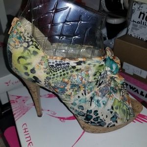 EUC Women's Safari Heels